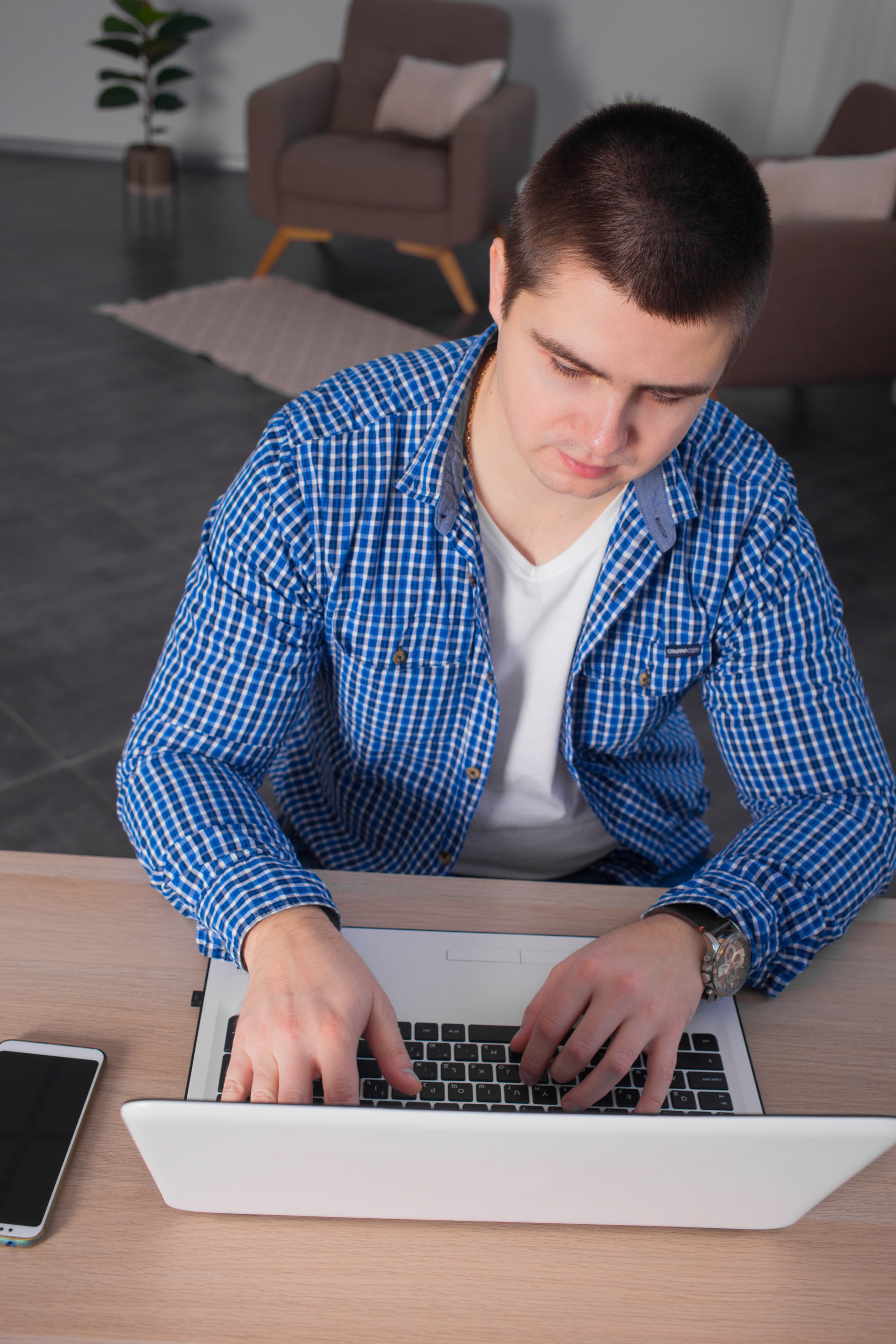 Business owner using NumberCaller on a laptop